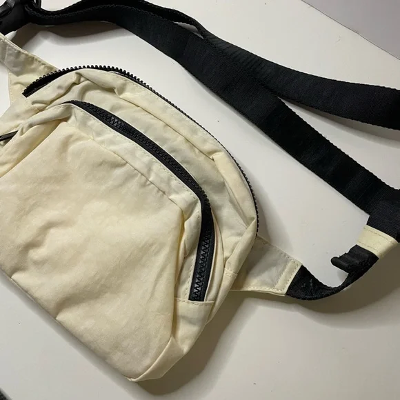 NWOT BAGGU Nylon Fanny Pack - Ivory - Picture 4 of 13